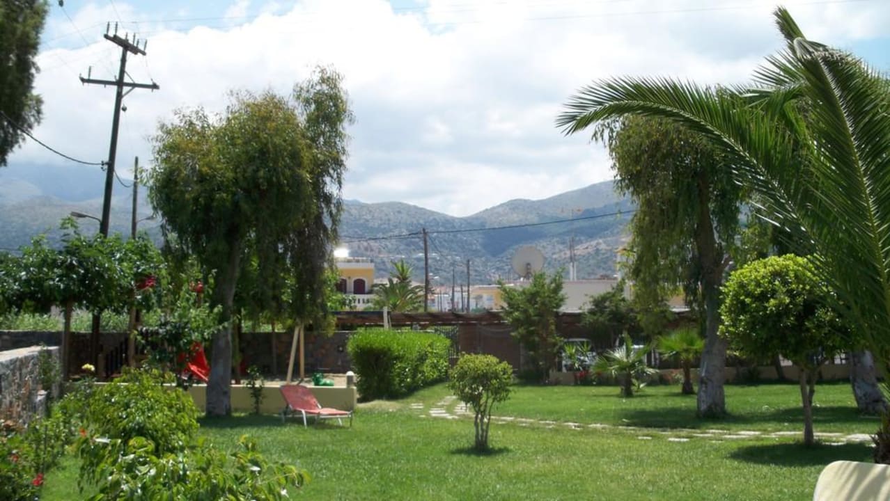 Garten mit Bergblick High Beach Resort