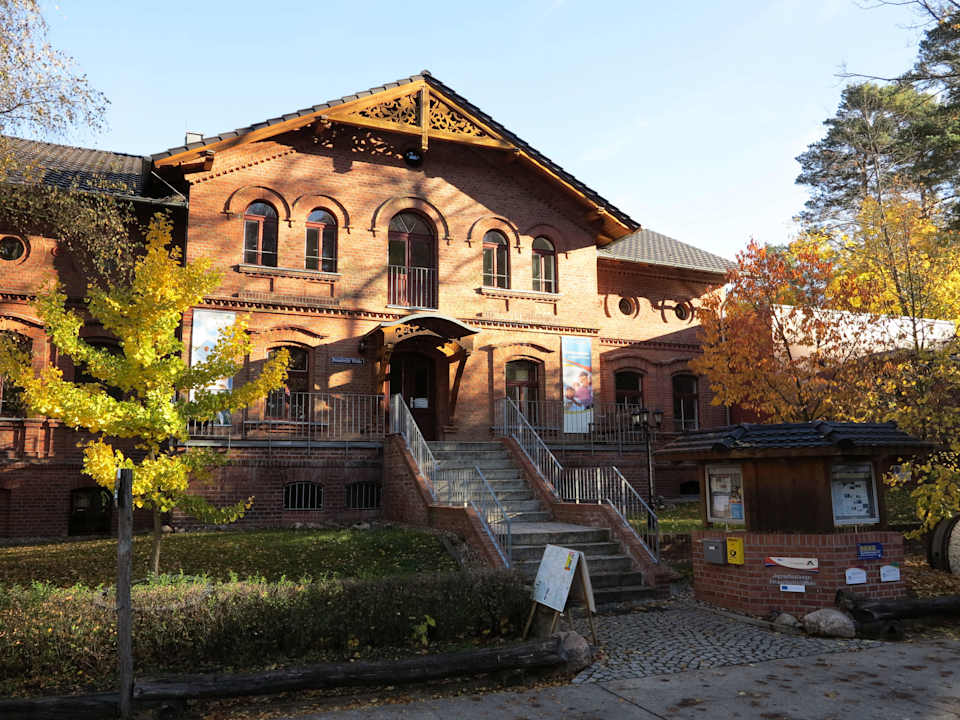 Haupthaus von der Rückseite Jugendherberge Bremsdorfer Mühle