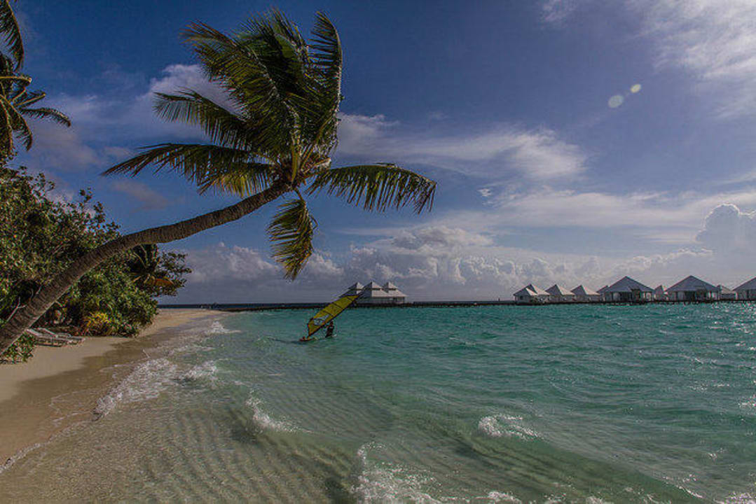 Blick auf die Wasservillen ananea Diamonds Athuruga