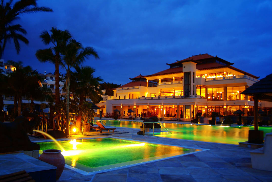 Außenansicht bei Nacht Hotel Regency Club