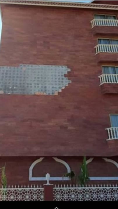 Fassadenverkleidung fällt ab Royal Taj Mahal Hotel