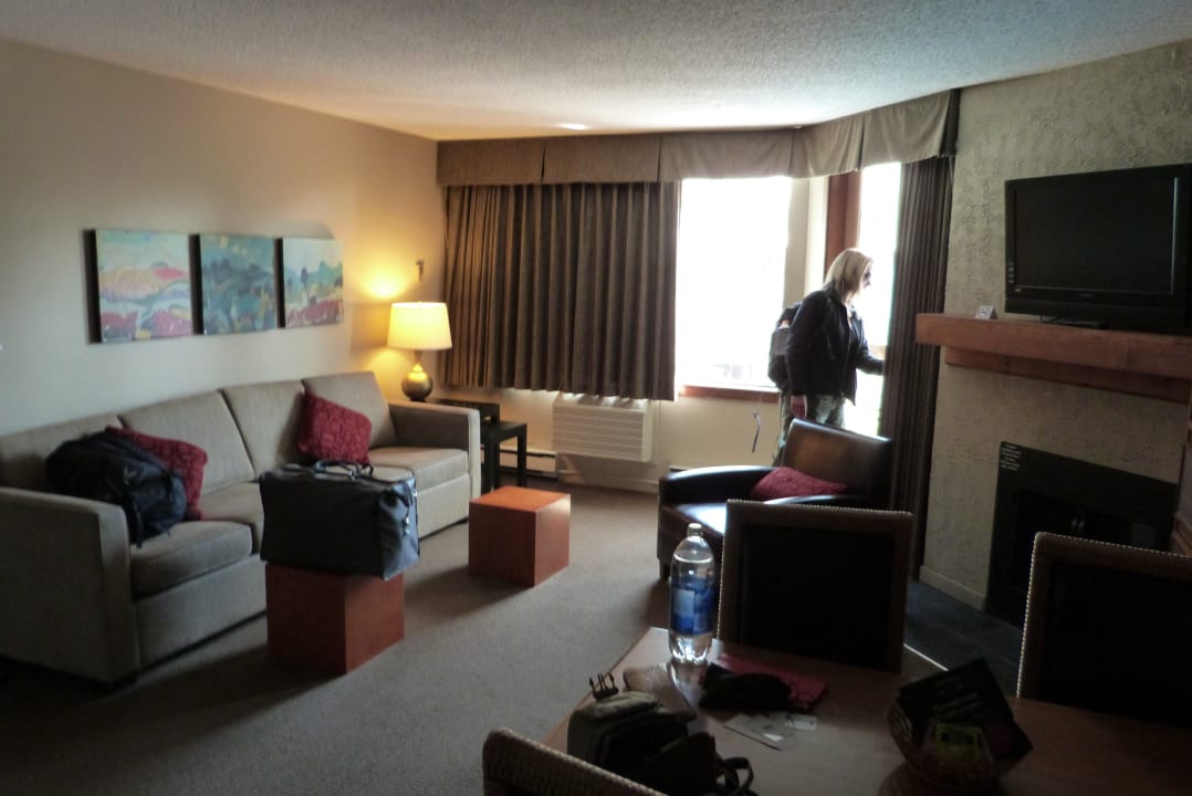 Living/Bedroom Hotel Whistler Village Inn & Suite
