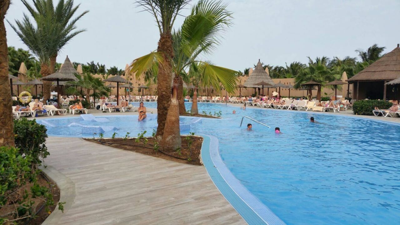 Am Pool Hotel Riu Funana