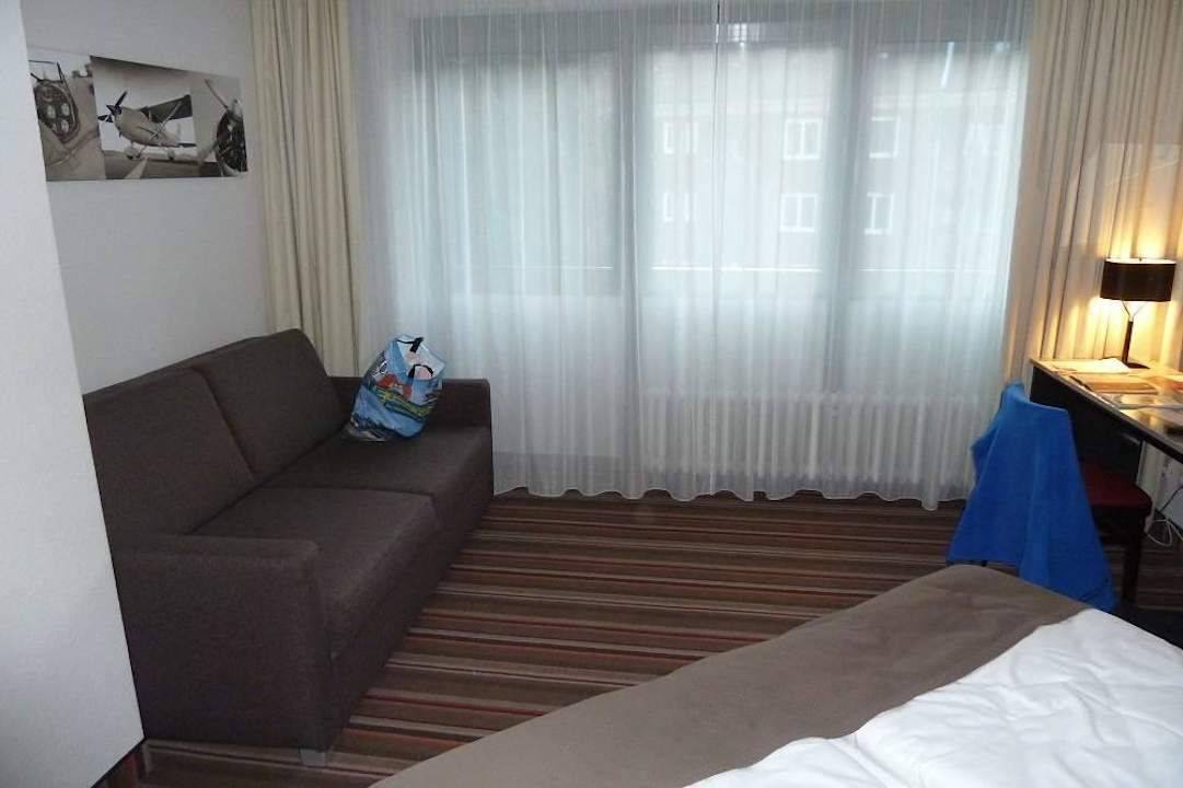 Sitzecke Leonardo Hotel Hamburg Airport