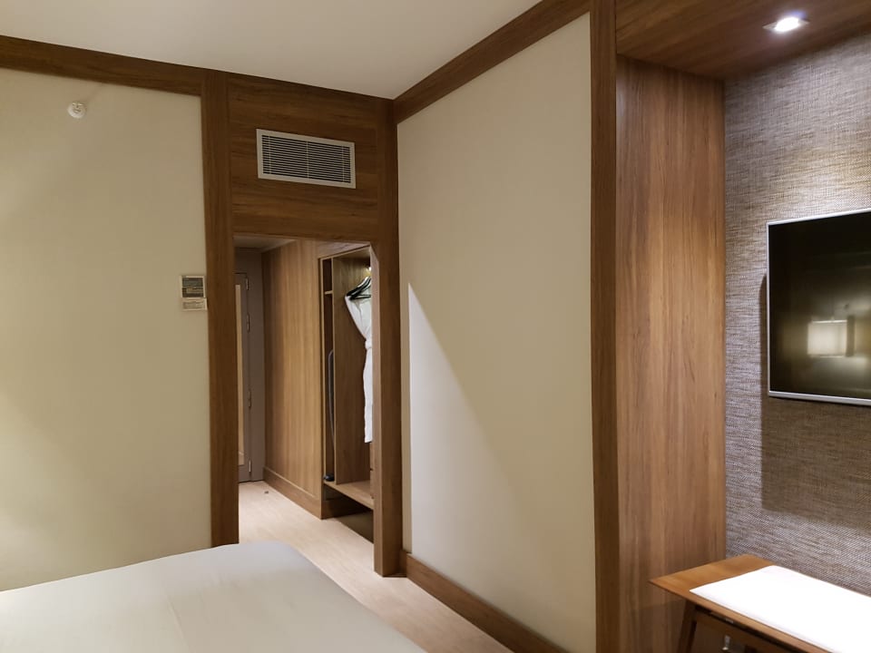 Zimmer AC Hotel Carlton Madrid by Marriott