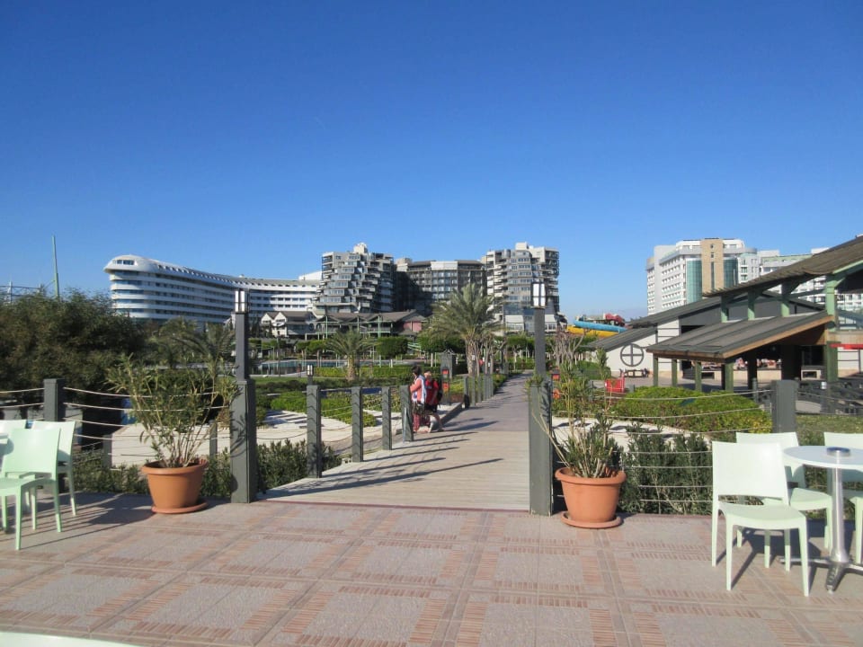 Blick vom Strand aus Limak Lara Deluxe Hotel & Resort