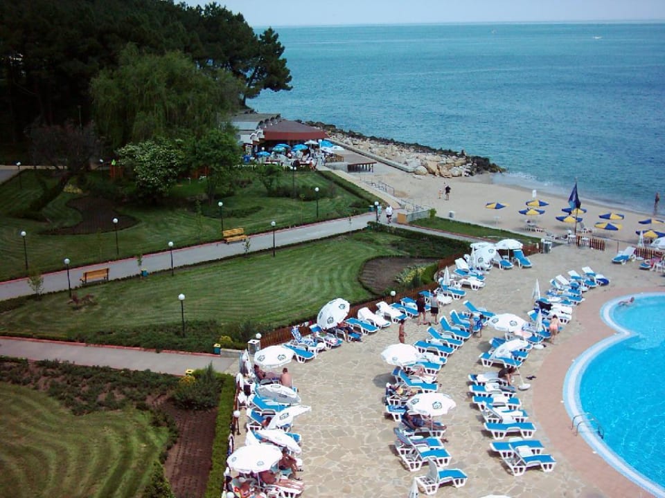 Strandrestaurant und Garten am Riviera Beach Hotel HVD Riviera Beach