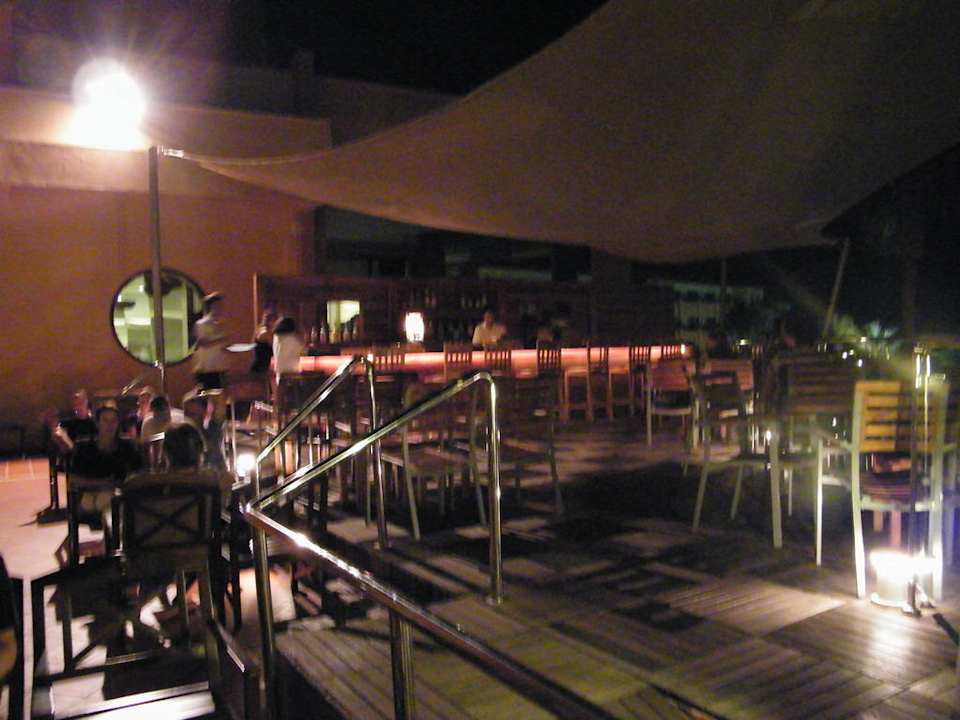Bar bei Nacht Hotel Grand Side