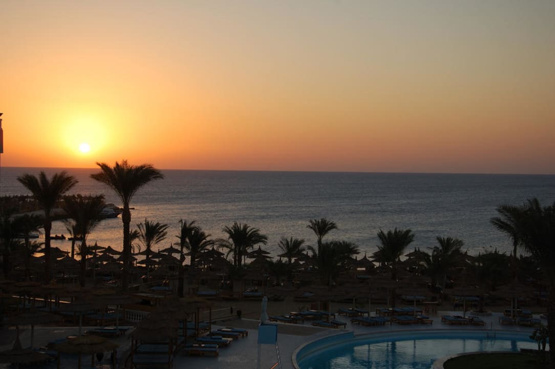 Sonnenaufgang Beach Albatros Resort