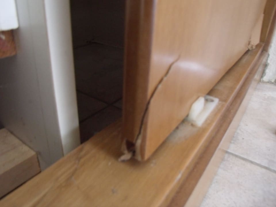 Kleiderschrank Iris Hotel