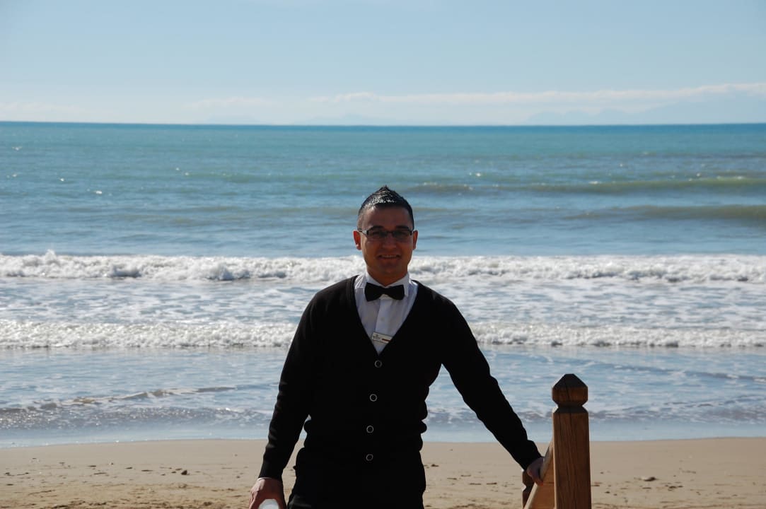 Mustafa- einer der vielen sympathischen Kellner Side Star Beach