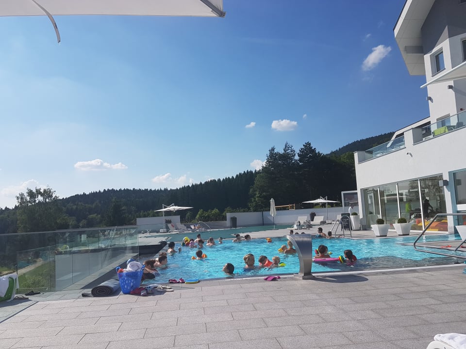 Pool AIGO welcome family