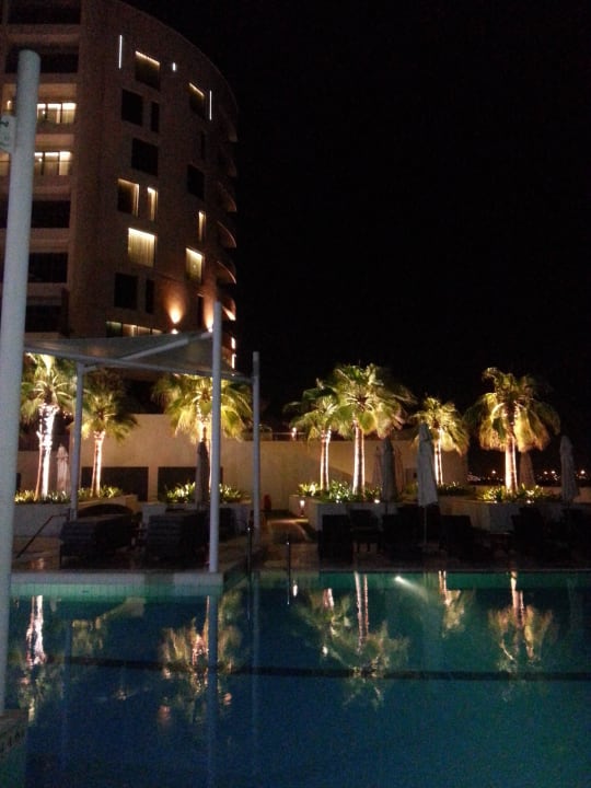 Pool Crowne Plaza Hotel Yas Island