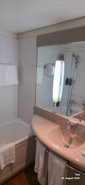 Zimmer Mercure Hotel Hamburg am Volkspark