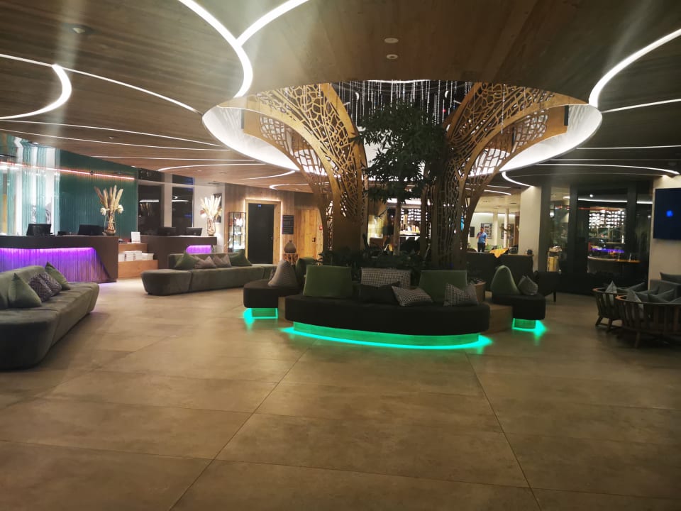 Lobby Quellenhof Luxury Resort Passeier