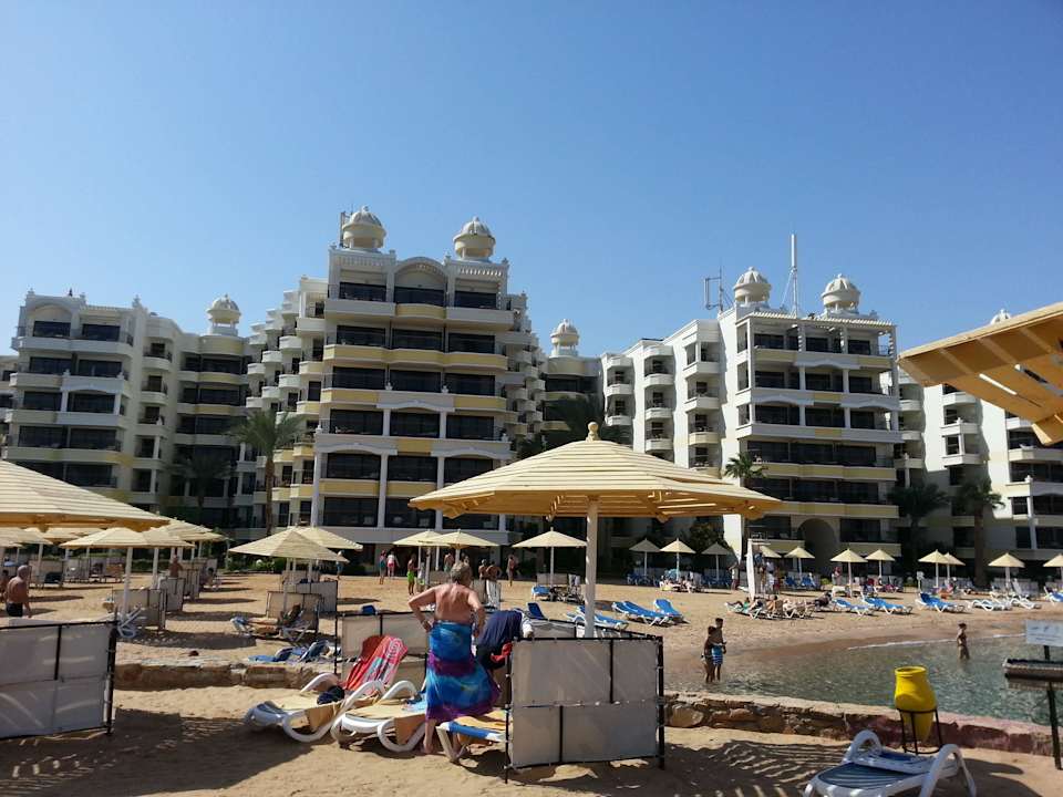 Hotel vom Strand aus gesehen SUNRISE Holidays Resort (Adults Only)
