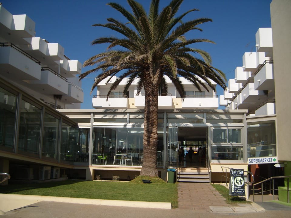Hôtel vu de la piscine Apartments Jet Bossa