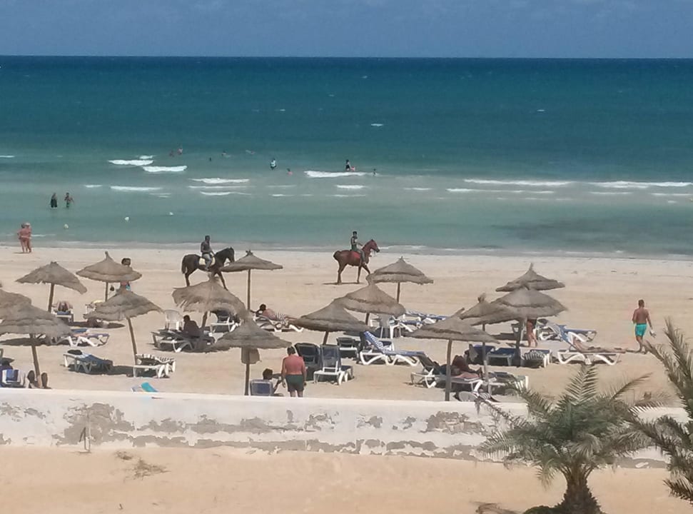 Tagsüber am Strand Calimera Yati Beach