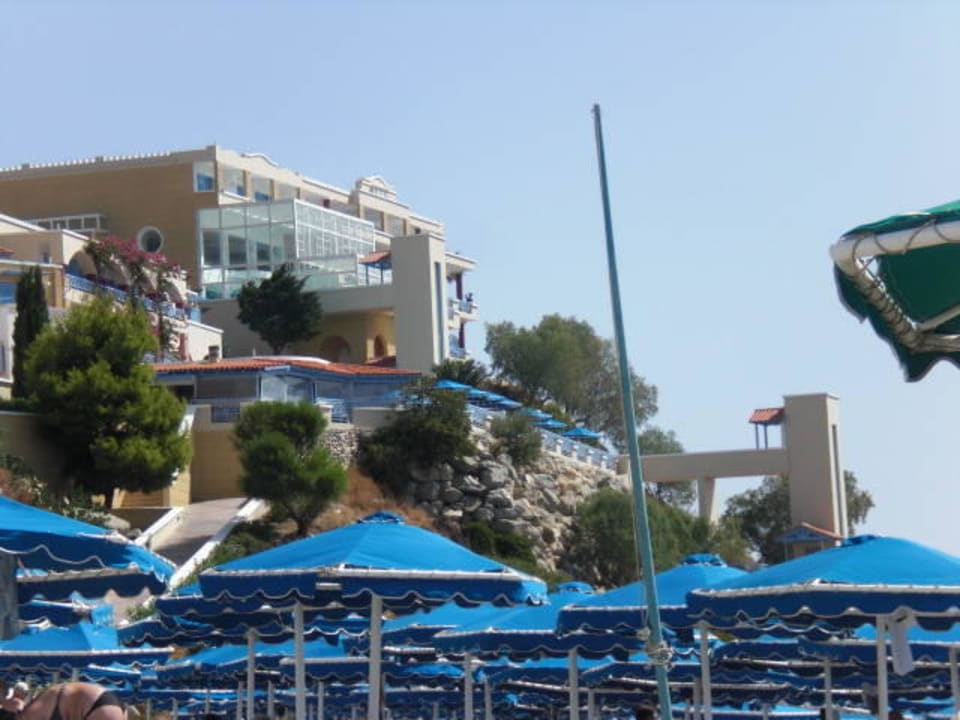 Nachbarhotel (rechts Aufzug) Mitsis Family Village