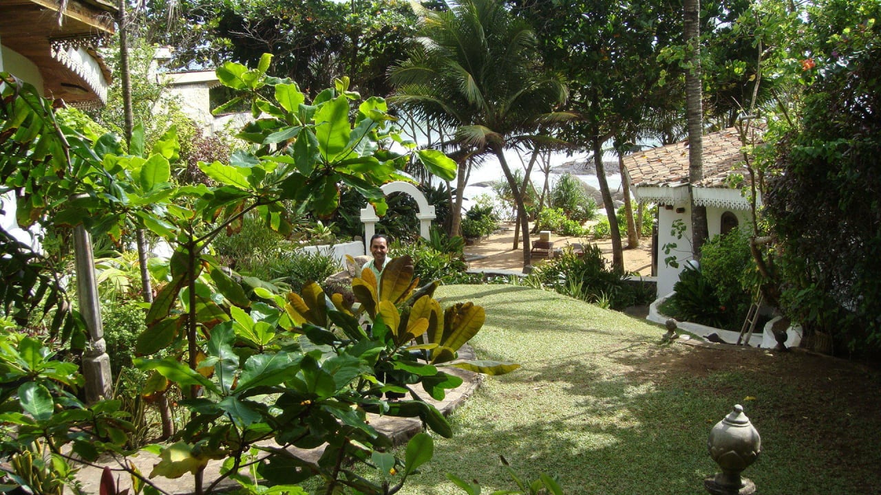 Blick von Terrasse über Garten zum Strand Hotel Sri Lanka Ayurveda Garden & Shakti Villa