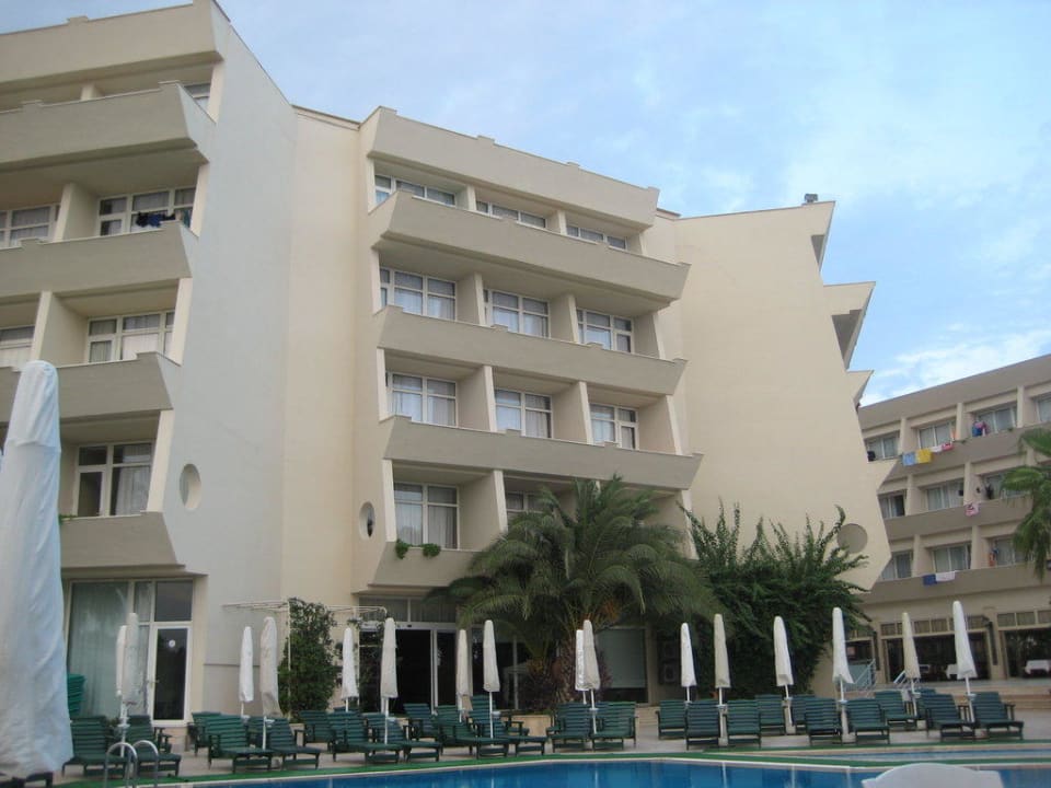 Hotel Nerton vom Pool aus gesehen Nerton Hotel - Erwachsenenhotel ab 16 Jahren