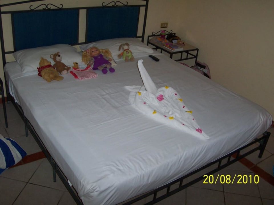 Doppelbett mit Skulptur  Jaz Makadi Oasis Resort