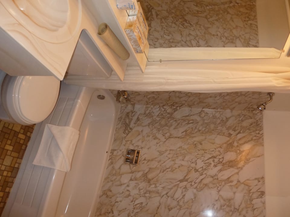 Badezimmer in Mamorplastik  Prince Rupert Hotel