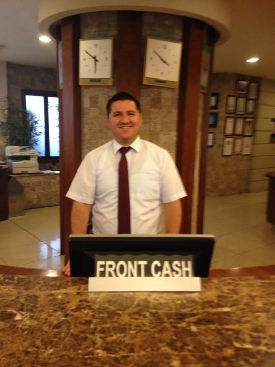 Sehr, sehr freundlicher und kompetenter Mitarbeiter.  Sunis Kumköy Beach Resort Hotel & Spa