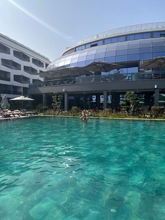 Pool Liu Resorts