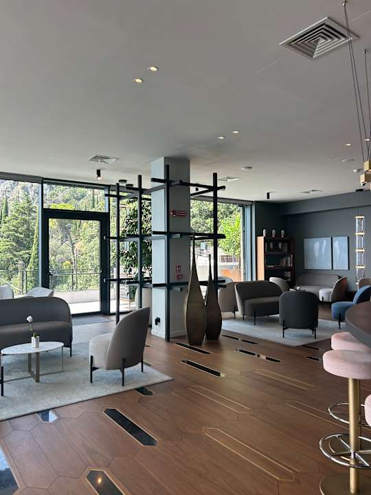 Lobby EALA My Lakeside Dream