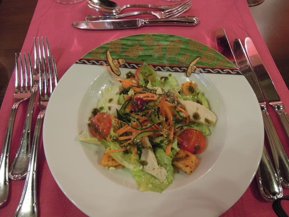 Salat mit Hühnchen beim Mexikaner Sunis Evren Beach Resort Hotel & Spa