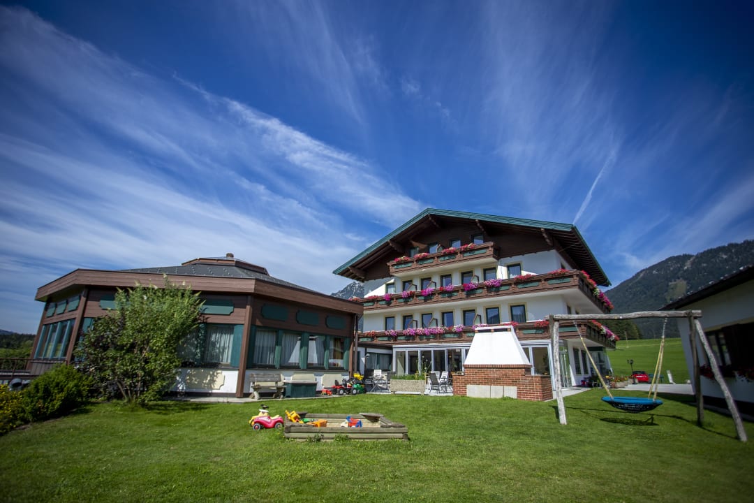 Außenansicht Hotel Berghof Mitterberg