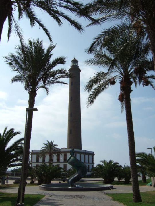 Faro direkt am Hinterausgang des Hotels Lopesan Costa Meloneras, Resort & Spa