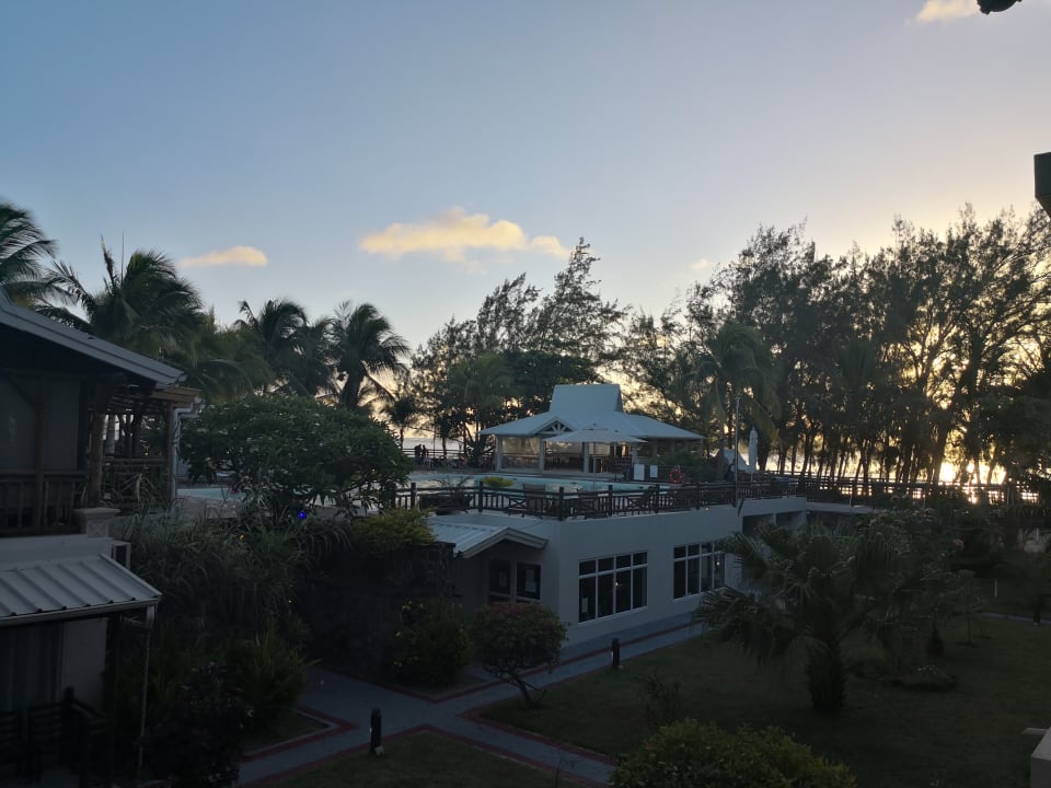 Ausblick Le Peninsula Bay Beach Resort & Spa