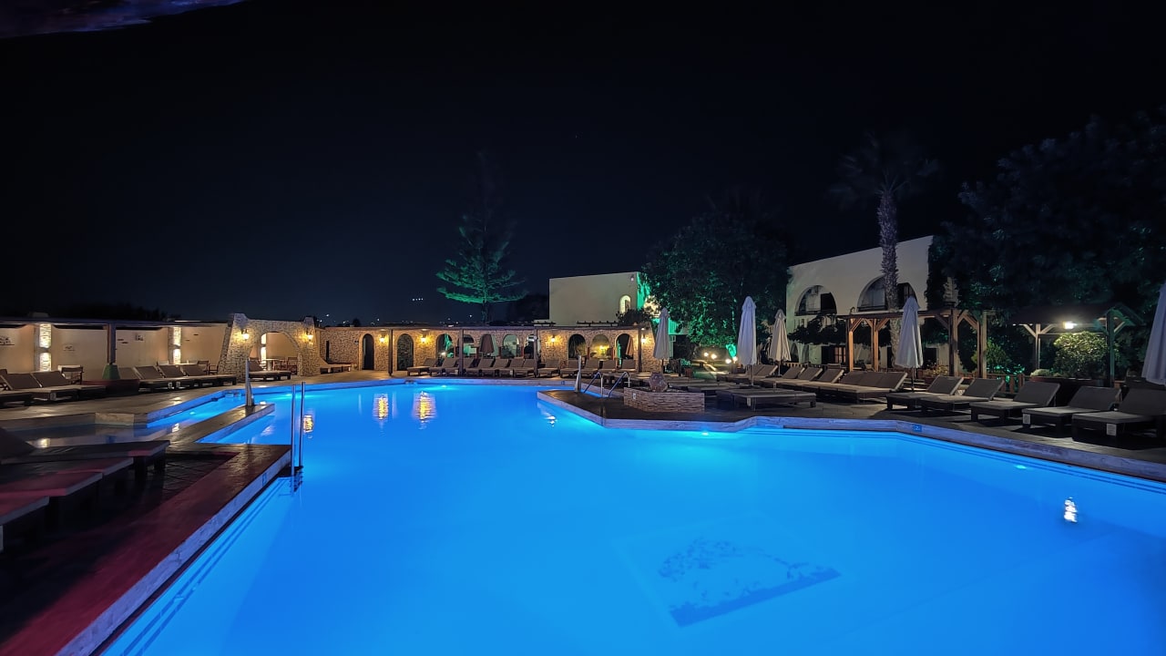 Pool Gaia Garden Hotel