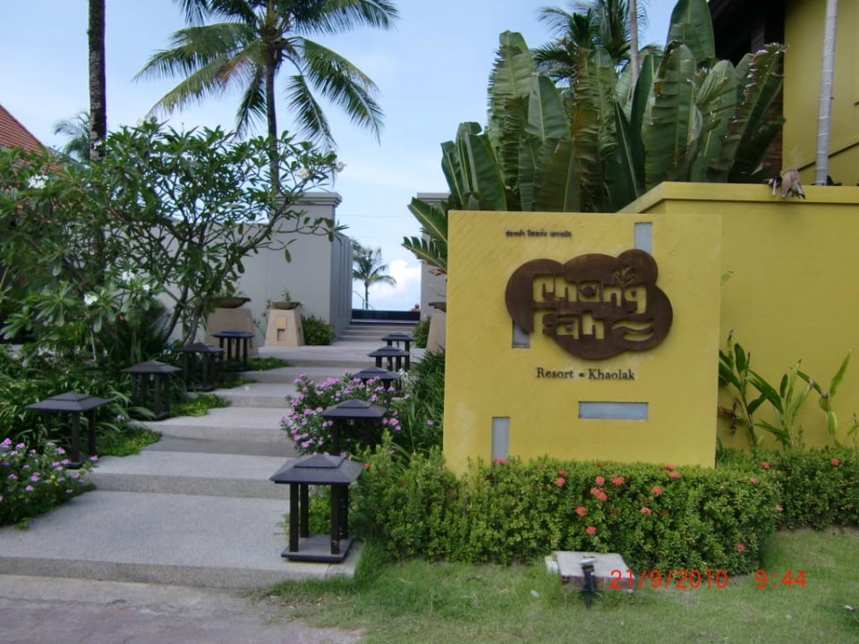 Hoteleingang Hotel Chong Fah Beach Resort