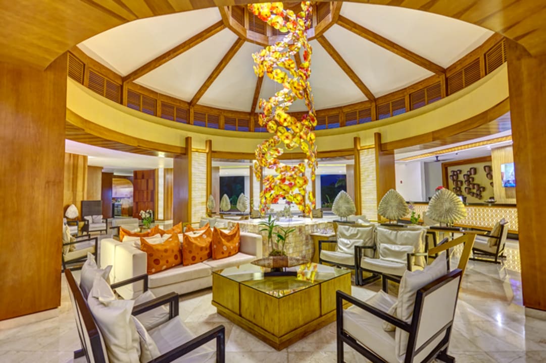 Lobby Royalton White Sands