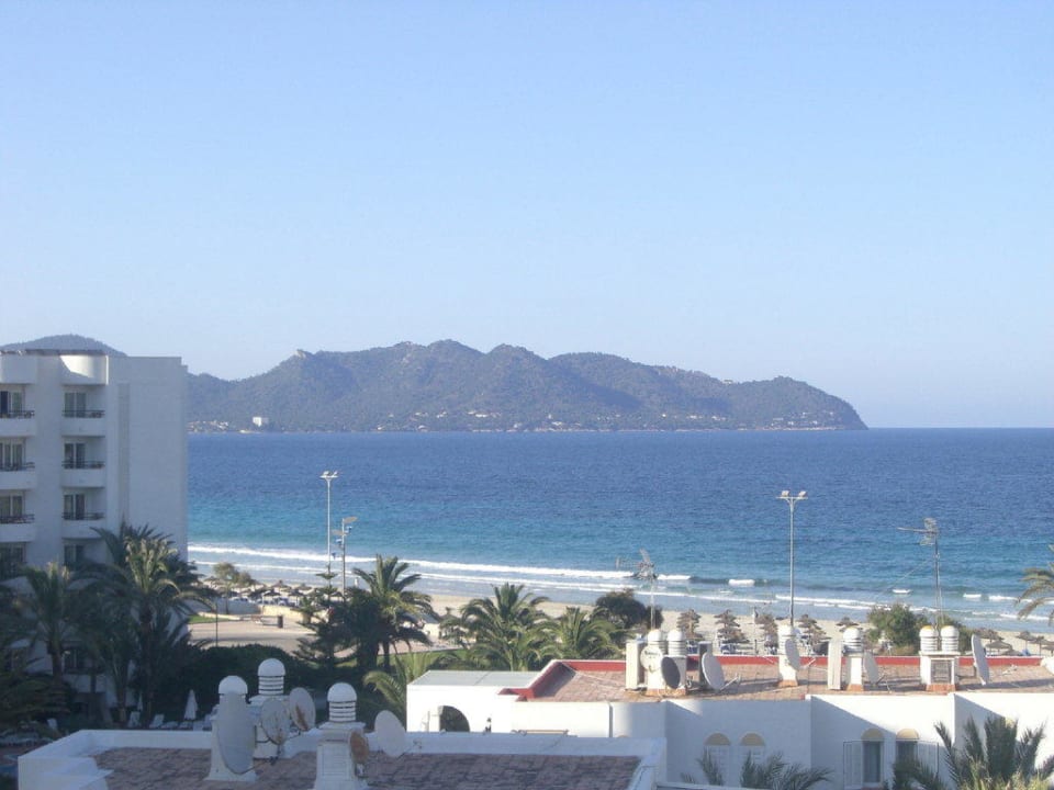 Blick von unserem Zimmer im 4. Stock / Poolseite Hipotels Bahia Grande