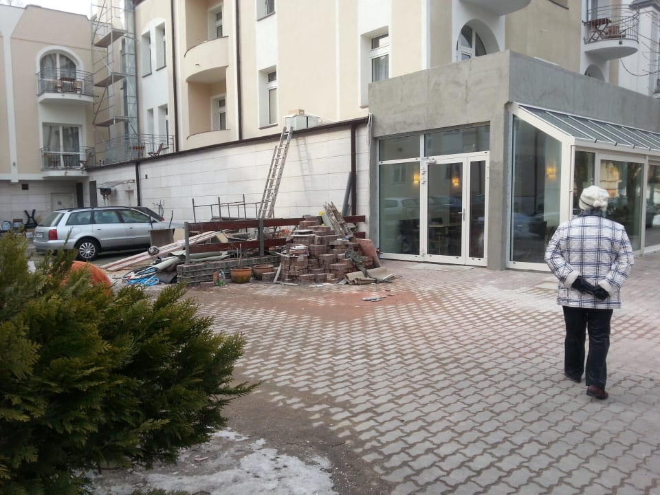 Die Baustelle von aussen. Hotel Atol