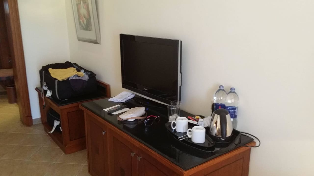 Woda i kawa codziennie uzupełnina. Jaz Grand Marsa