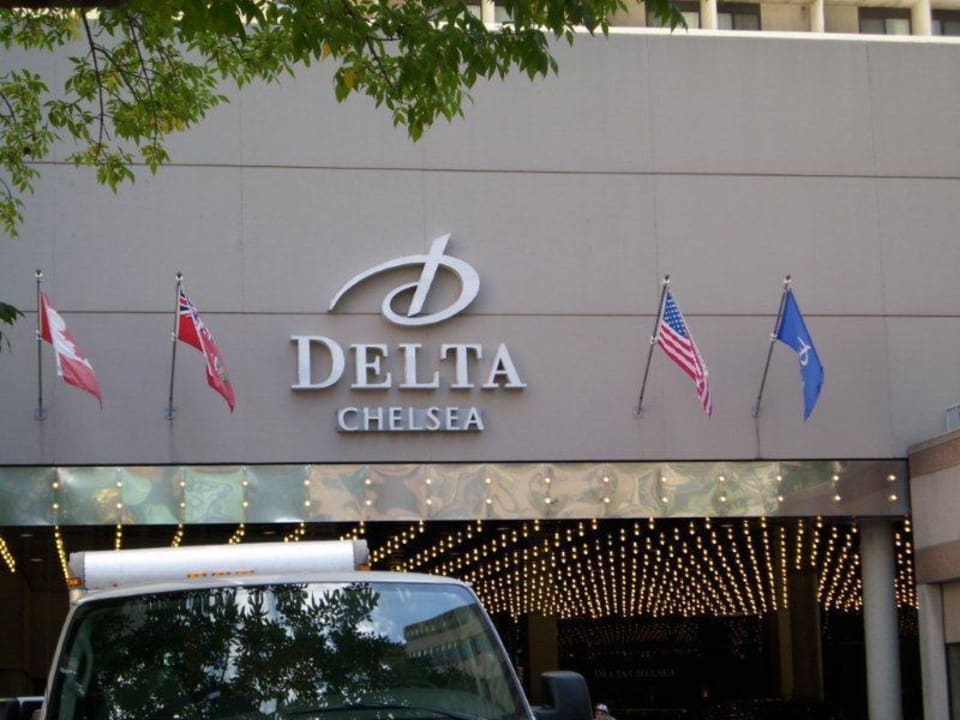 Eingang Bay Street Chelsea Hotel Toronto