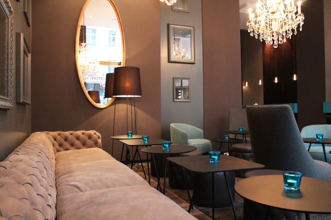 Lobby Motel One Prague-Florentinum