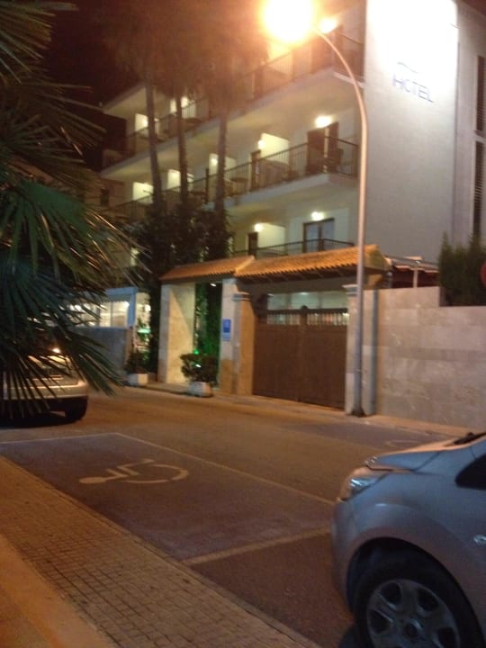 Hoteleingang Hotel Amoros