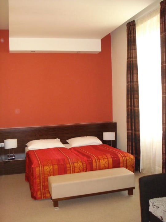 Großes und gemütiches Bett Hotel Mánes