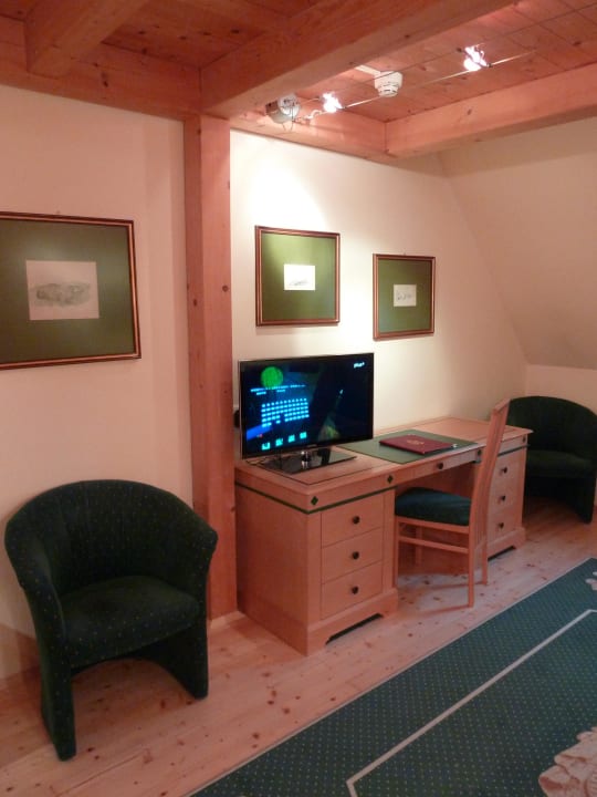 Schreibtisch mit Flachbildschirm Schlosshotel Mondsee