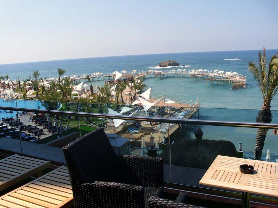 Blick auf den Steg vom Zimmer Granada Luxury Okurcalar