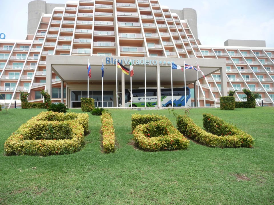 Auffahrt zum Hotel Blau varadero - Adults only