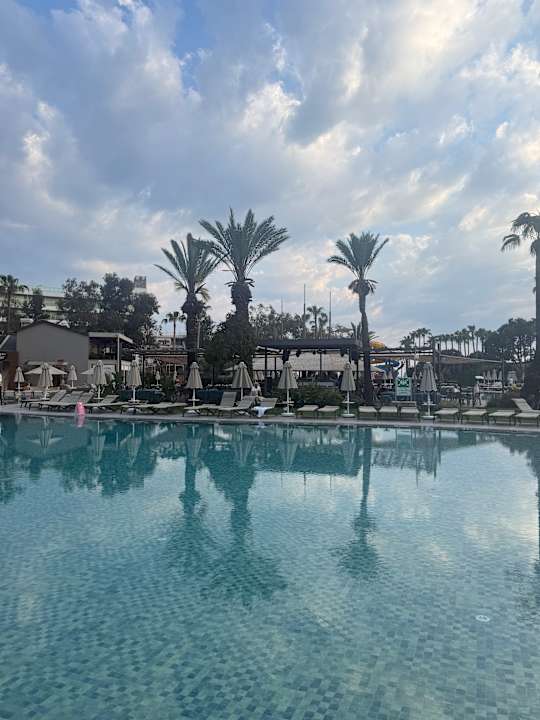 Pool Arum Barut Collection