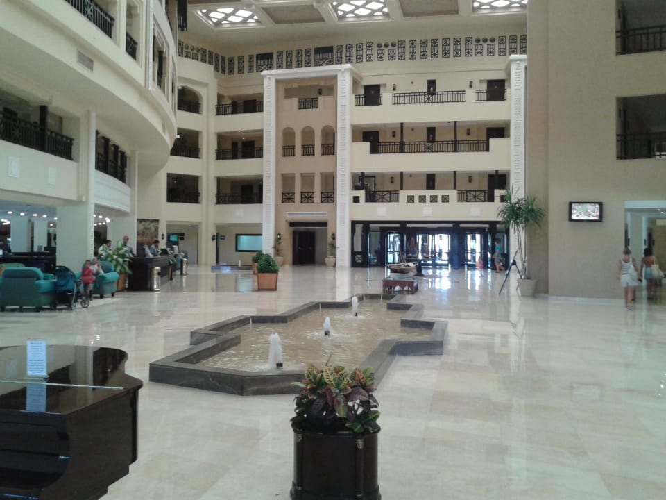 Schöner Eingang Steigenberger ALDAU Beach Hotel