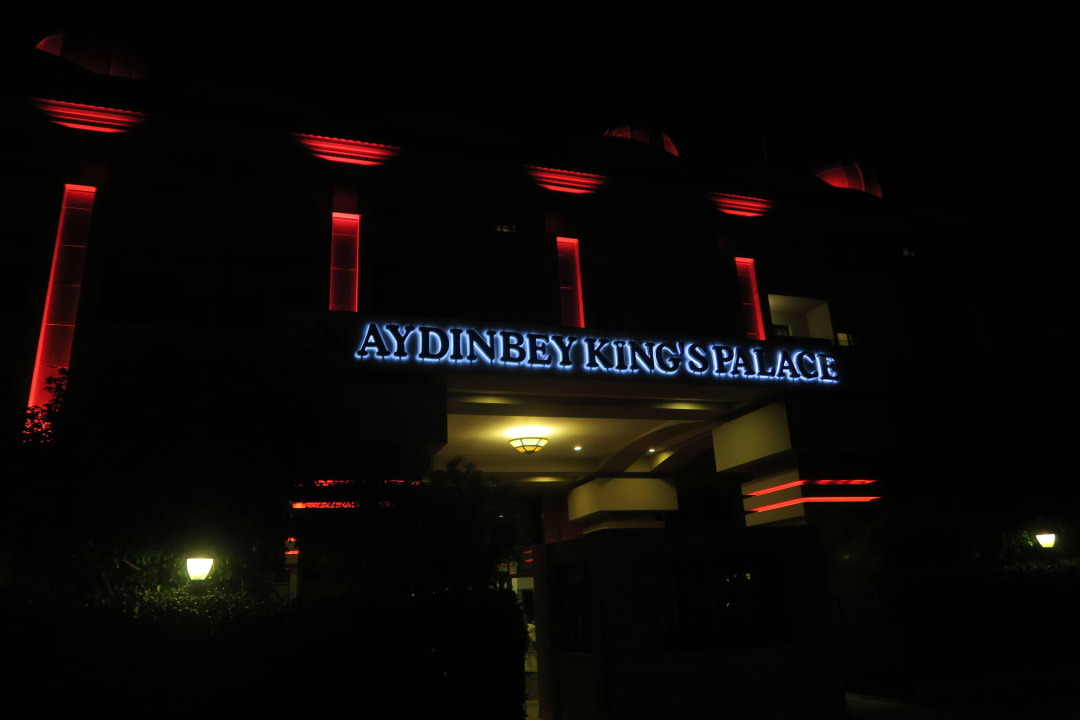 Außenansicht bei Nacht Aydinbey Kings Palace & Spa